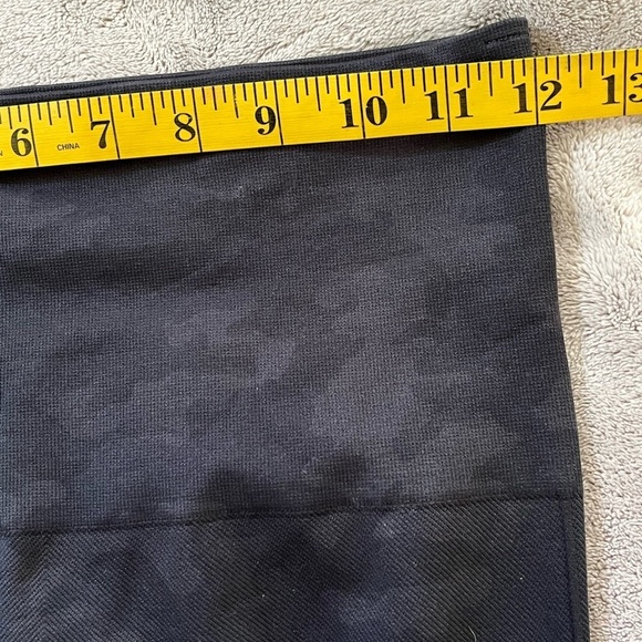 Spanx Look At Me Now Seamless Black Grey Camo Leggings Size Medium Athleisure - Picture 11 of 13